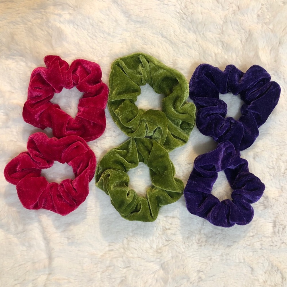 **❣️SOLD❣️**✨🆕NEW💗VELVET HAIR SCRUNCHIES SET💗